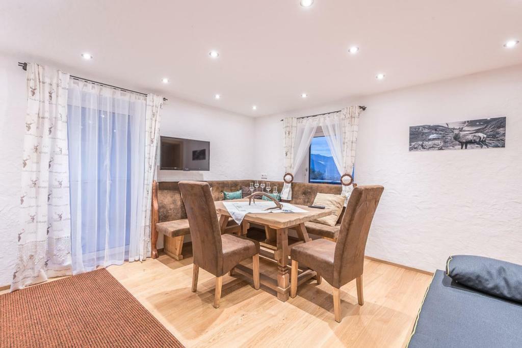 Haus Moesenlechner Lägenhet Maishofen Exteriör bild